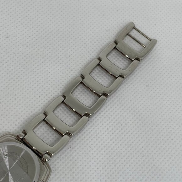 Carriage women watch 26mm case quartz Analog links bracelet size 7” running - Picture 7 of 8